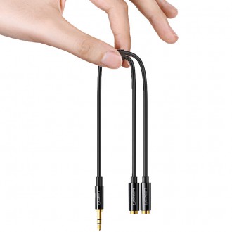 Ugreen kabel kabelový rozdělovač sluchátek mini jack 3,5 mm - 2 x mini jack 3,5 mm (2 x stereo výstup) 20 cm bílý (AV134)