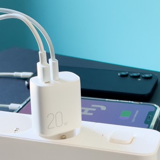 Rychlá nabíječka Joyroom USB-A QC3.0 / USB-C PD 20W bílá (L-QP2011)