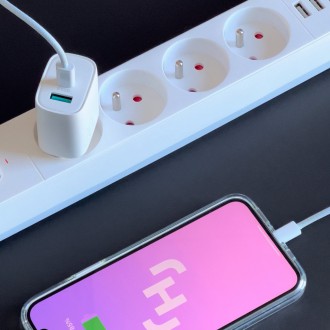 Rychlá nabíječka Joyroom USB-A QC3.0 / USB-C PD 20W bílá (L-QP2011)