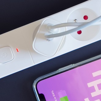 Rychlá nabíječka Joyroom USB-A QC3.0 / USB-C PD 20W bílá (L-QP2011)