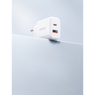 Joyroom JR-TCF05 20W USB-C / USB-A Rychlá dvouportová nástěnná nabíječka – bílá + USB-C – Lightning 1m