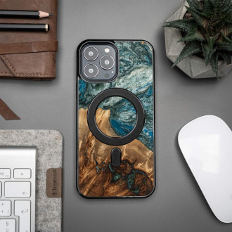 Pouzdro ze dřeva a pryskyřice pro iPhone 13 Pro Max MagSafe Bewood Unique Planet Earth – modrozelené