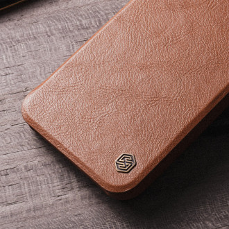 Nillkin Qin Pro Leather Flip Cover Cover Case pro iPhone 15 Pro Max – hnědý