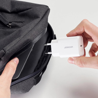Joyroom JR-TCF06 USB C 20W PD nabíječka - Bílý