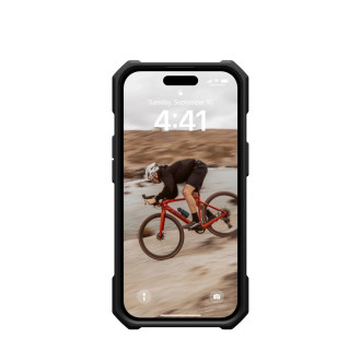 UAG Essential Armor MagSafe case for iPhone 15 - black